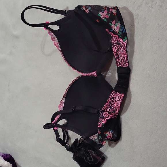 Victoria's Secret Sexy Little Things Bra - Picture 6 of 16